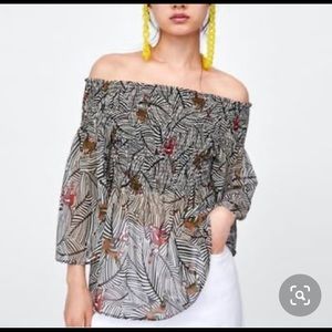 Cute ruched, Jungle themed really FUN top - Size L